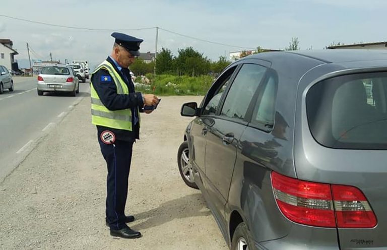 Mbi 2 mijë e 300 tiketa trafiku të shqiptuara për 24 orë e mbi 100 aksidente
