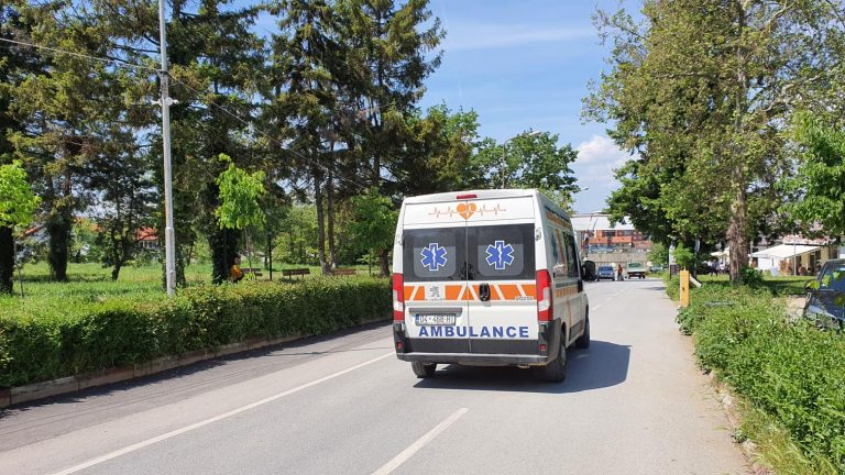 22-vjeçari në Prizen këput dy gishtat e dorës në vendin e tij të punës