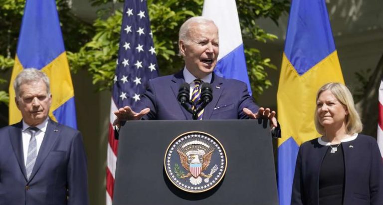 Bideni lavdëron Finlandën e Suedinë për bashkëpunimin në Kosovë