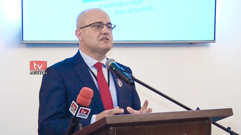 Avdyli: Kica-Xhelili mund të shkojë në PDK, ka pasur takime edhe me të