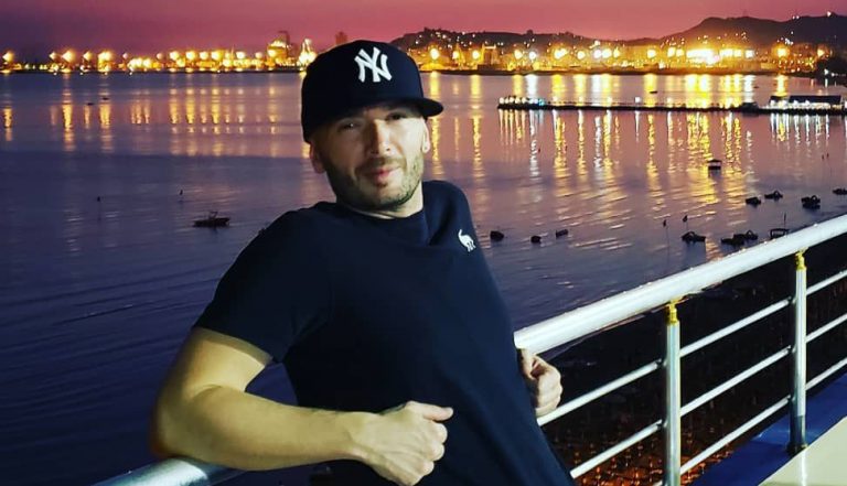 Unikkatil publikon këngën e re