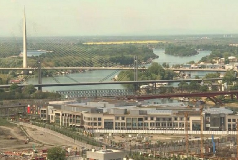 Alarmet për bomba në të gjithë Beogradin – në ura, në qendra tregtare…