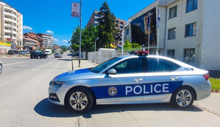 Një person sulmohet me mjet të fortë në oborrin e Gjykatës në Suharekë