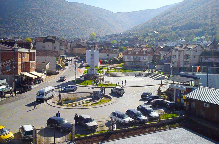 Therje me thikë në Zhur