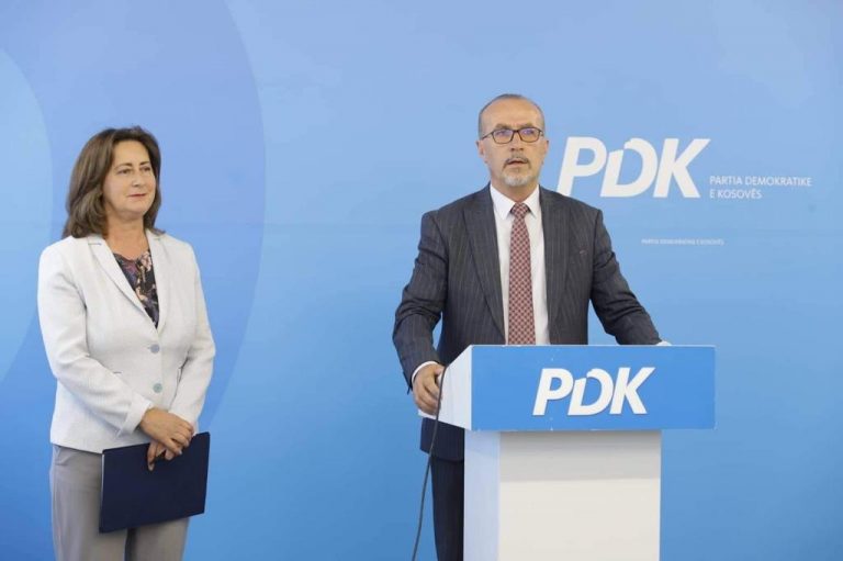 Haxhiu dhe Hadergjonaj, PDK: Ftojmë të gjithë deputetët ta votojnë nesër Projektligjin për Trustin