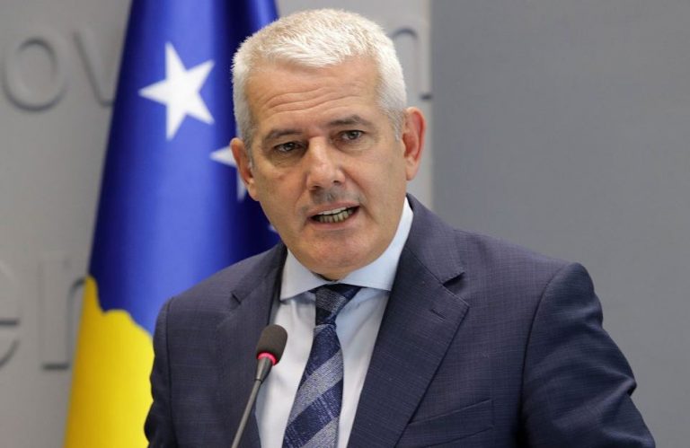 Sveçla konfirmon që më 31 korrik kishte prezencë të grupeve të uniformuara serbe në veri