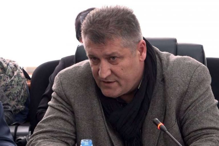 Zafir Berisha: Pa pikë marre, Kurti del në aeroport e iu thotë rruga e mbarë atyre që ikin nga Kosova