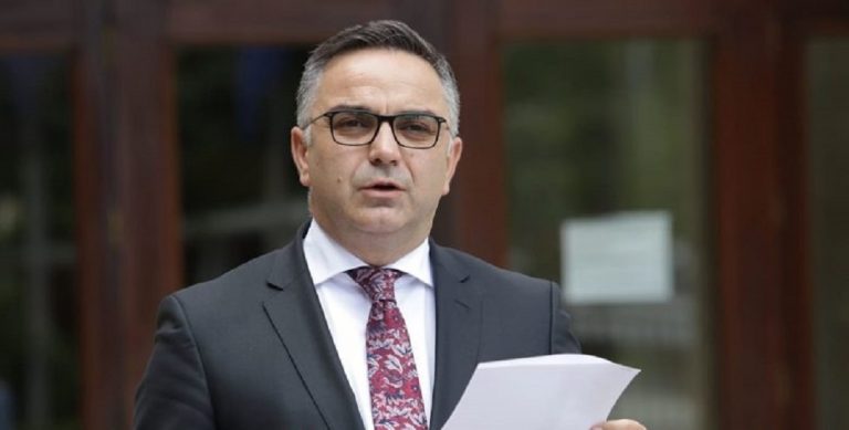 Tahiri: Kryeministër të hënën fëmijët duhet të shkojnë në shkollë, ju e keni në dorë