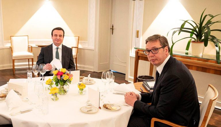 Kurti dhe Vuçiq ftohen në Bruksel, BE: Takimi shumë shpejt