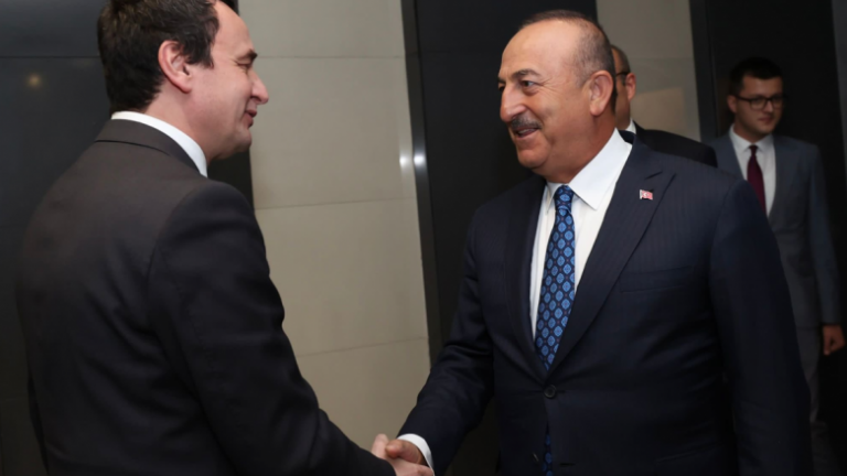 Çavusoglu pas takimit me Kurtin: Biseduam për thellimin e bashkëpunimit dhe kërcënimin që paraqet organizata terroriste e FETO-s