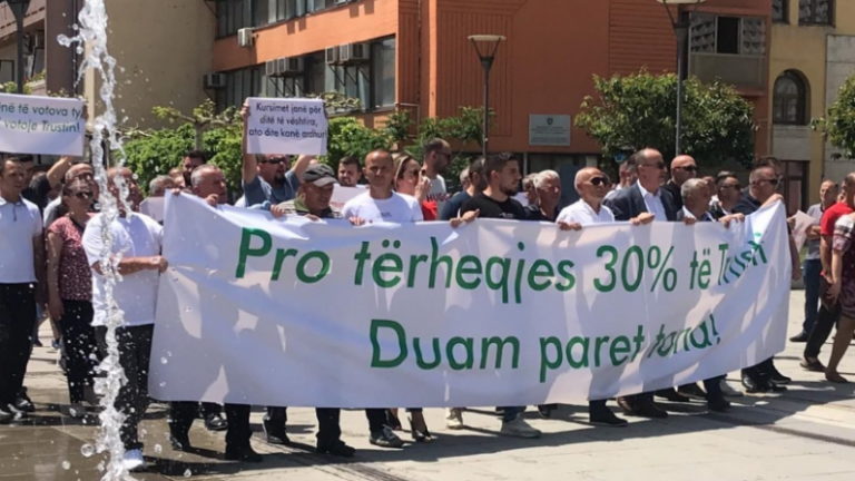 Sërish paralajmërohet protestë për tërheqjen e kursimeve nga Trusti