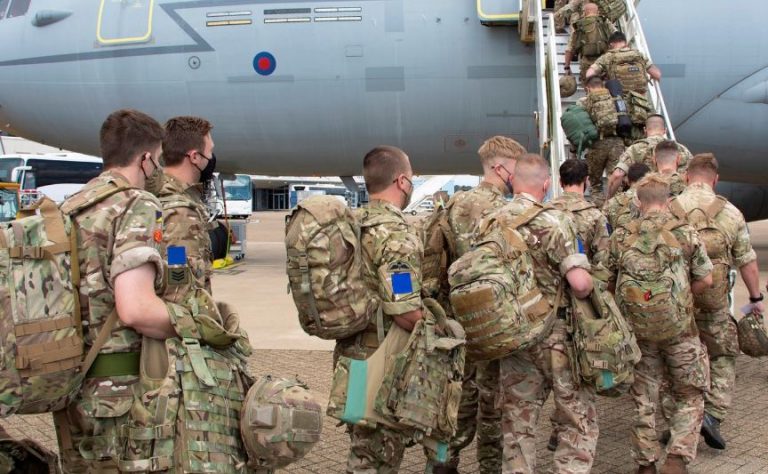 Ushtarët duhet të bëhen gati për të luftuar në Evropë, thotë kreu i ushtrisë britanike