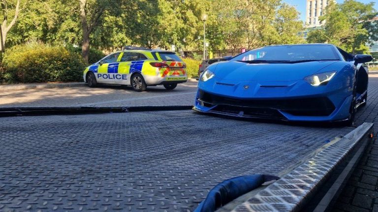 Policia britanike sekuestron Lamborghinin me vlerë prej rreth 320 mijë eurosh