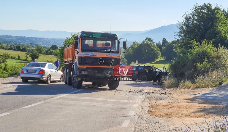 Aksidenti në rrugën Zhur-Prizren, njëri nga të lënduarit në gjendje kritike