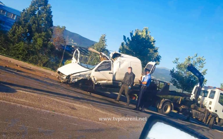 16-vjeçari shkakton aksident – rrotullohet me veturë në Prizren, dërgohet në QKUK