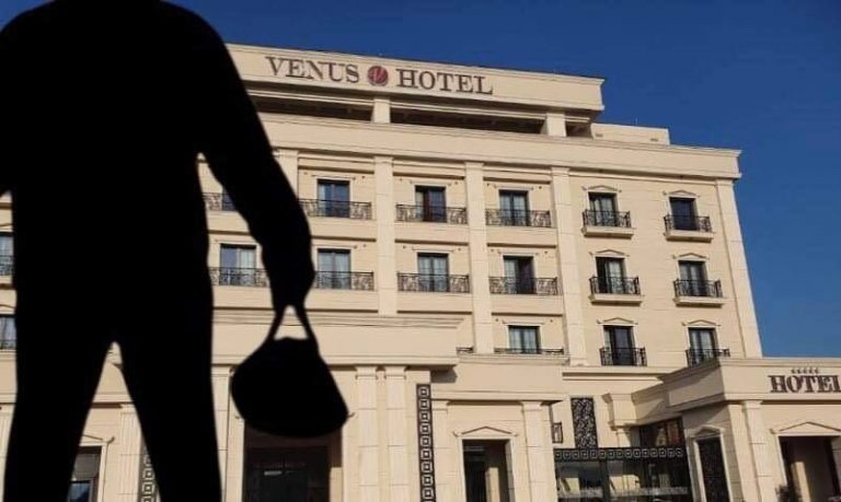Vjedhje e rëndë në hotelin “Venus” në Prishtinë, punëtori “avulloi” mbi 8 mijë euro nga zyra e pronarit