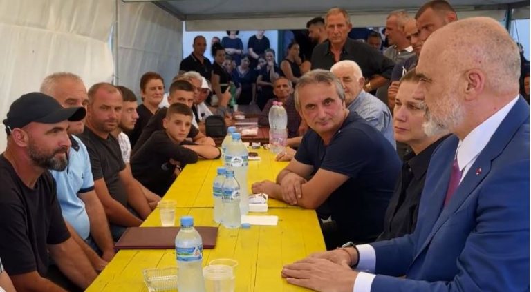 Shpëtoi vëllain dhe shokun nga mbytja, Rama shpallë Anri Kashikun “Dëshmor i Atdheut”