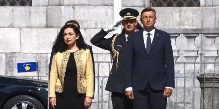 Presidentja Osmani pritet me ceremoni shtetërore në Slloveni (Video)