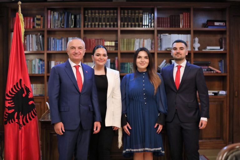 Meta lë Presidencën pas 5 viteve: Paqe dhe mbarësi për çdo familje shqiptare