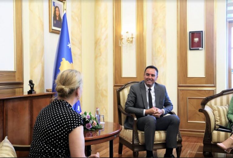 Konjufca e falënderon ambasadoren suedeze për shërbimin në Kosovë