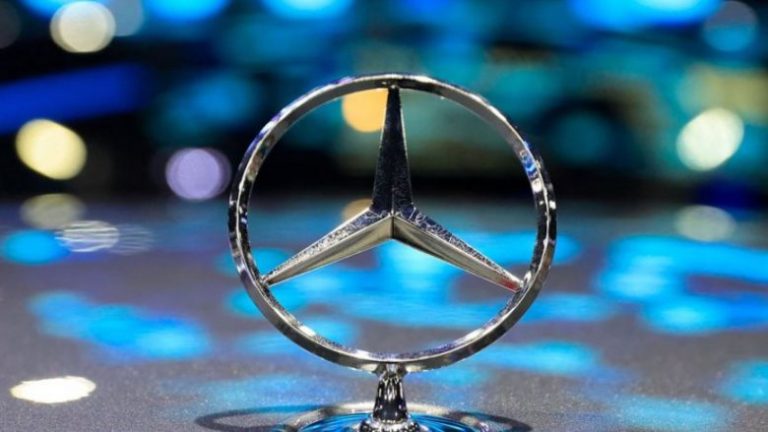 Mercedes përgatit fabrikat për të prodhuar automjete elektrike