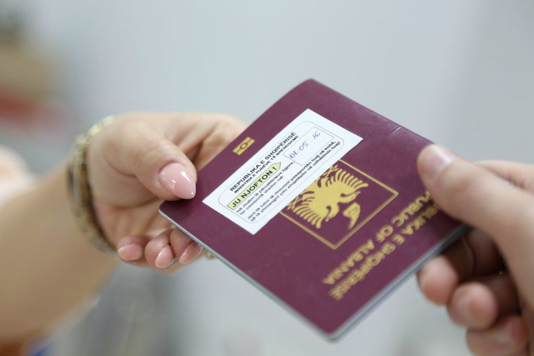 Dyfishohen kërkesat e kosovarëve për pasaportën shqiptare