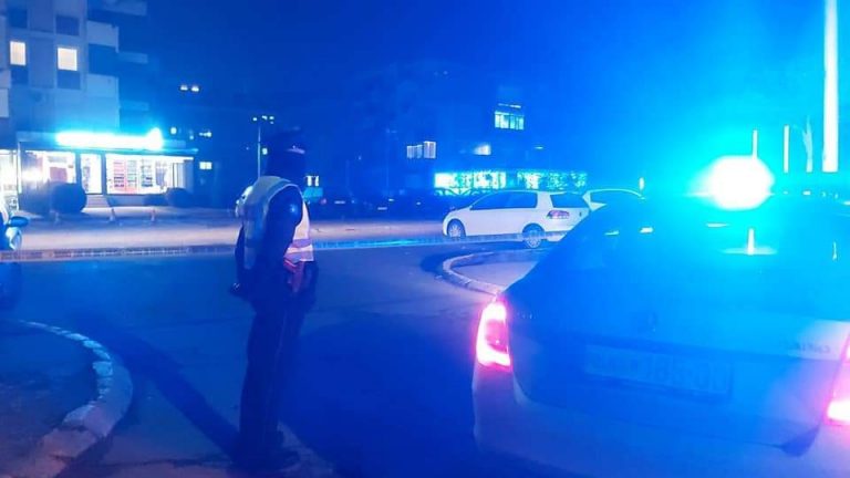 E rëndë: 24 vjeçari dyshohet se qëlloi veten me armën që po e provonte për ta blerë