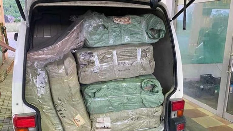 Policia ndal një kontrabandë me tapeta muri