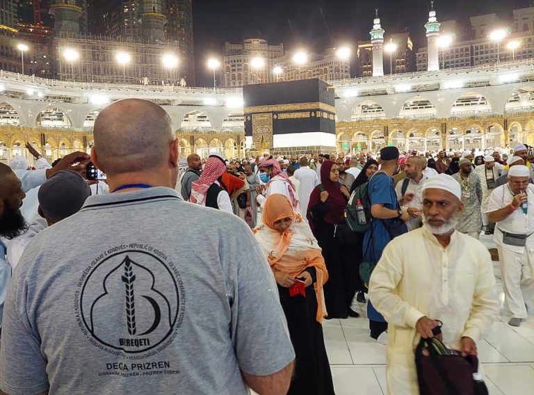 Sot kthehet grupi i parë i haxhinjëve nga Kosova