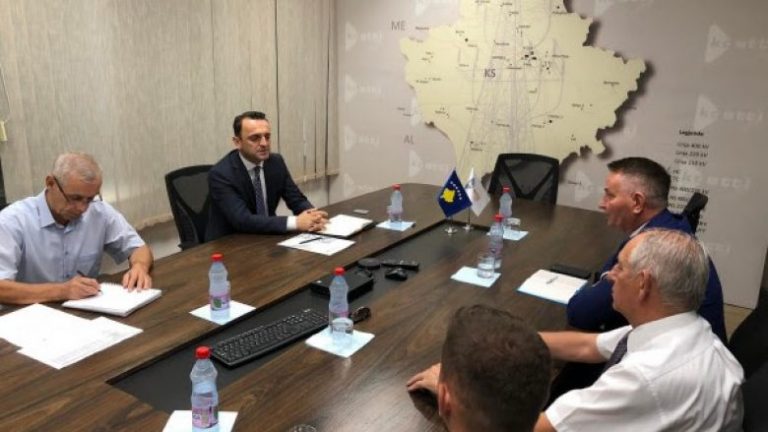 AAK: Qeveria të insistojë për zbatimin e udhërrëfyesit për energjinë në veri