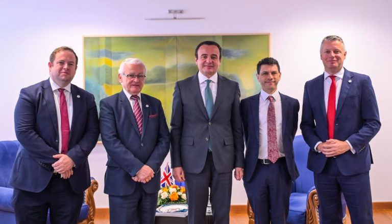 Kurti priti në takim deputetët e Parlamentit të Mbretërisë së Bashkuar