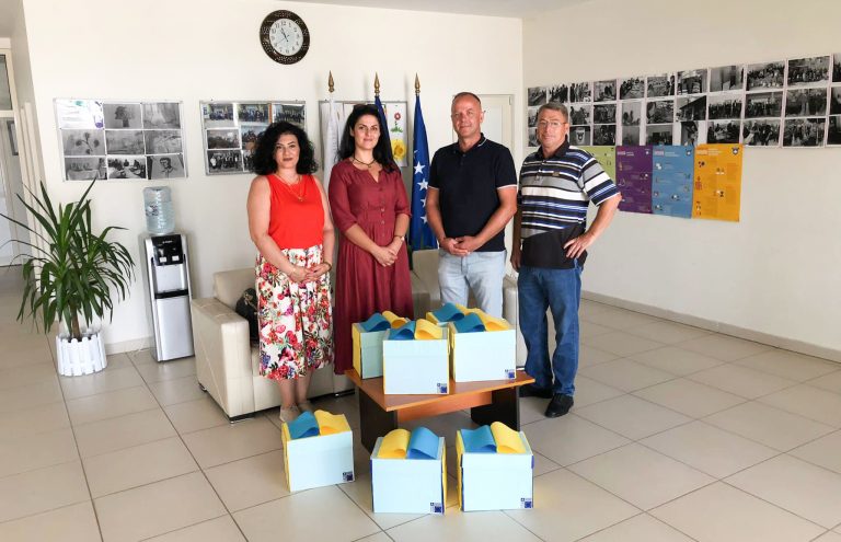 Nxënësit e “Loyola-Gymnasium” i dhurojnë 250 libra për fëmijë tek Qendra Korrektuese për të mitur në Lipjan