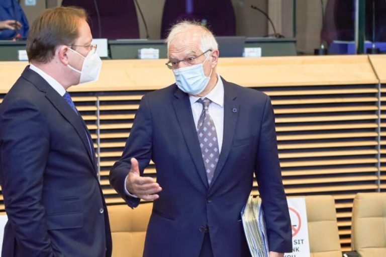 Borrelli dhe Varhelyi: Në Evropë, nuk ka vend për mohimin e gjenocidit