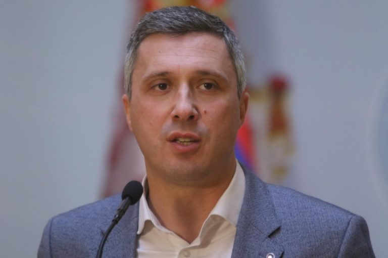 Deputeti serb kërkon që seanca konstituive e Parlamentit të Serbisë të mbahet në Kosovë