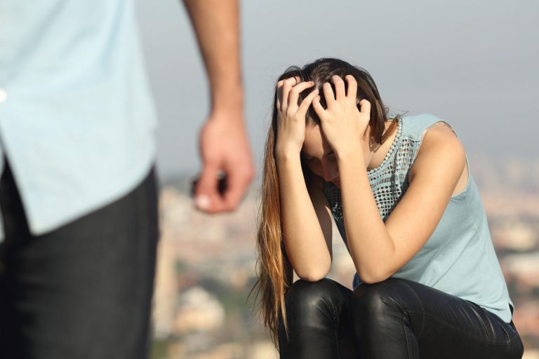 33-vjeçarja në Suharekë denoncon burrin për dhunë në familje, thotë se shumë herë është ngujuar në shtëpi