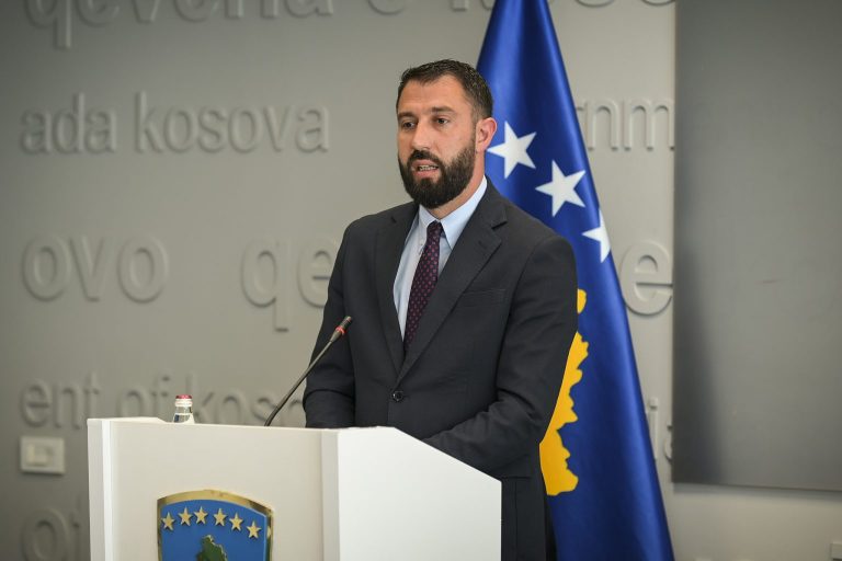 Krasniqi: Ndryshimi i Ligjit për vetëqeverisje lokale nuk po miratohet për shkak të Listës Serbe