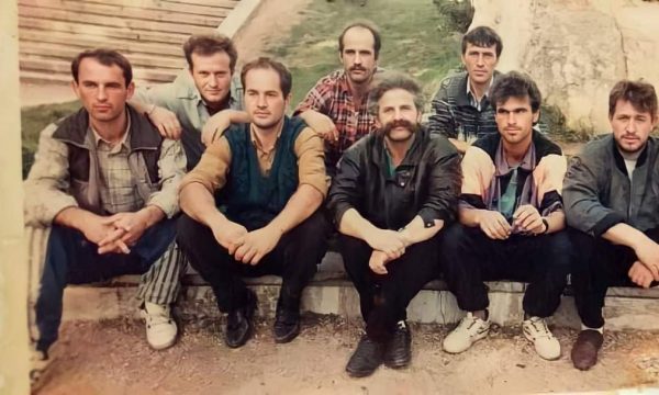 Shkarkohet bashkëluftëtari i Adem Jasharit, pasojnë reagimet: Turpi ju mbuloftë