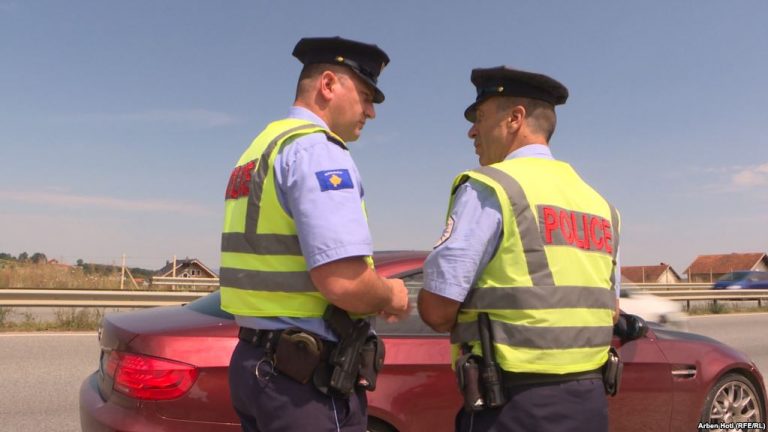 Shoferi nga Serbia voziti me dyfishin e shpejtësisë së lejuar, Policia ia ndalon vozitjen në Kosovë për gjashtë muaj dhe e gjobit me 300 euro
