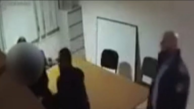 IPK dorëzon kallëzim penal ndaj policit që rrahu të arrestuarin në stacionin e policisë në Prizren