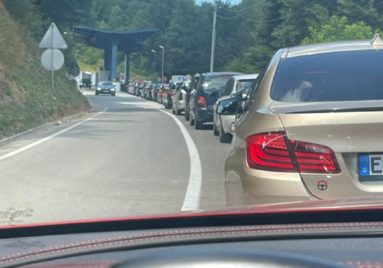 Pritjet e mërgimtarëve në pikat kufitare të Kosovës