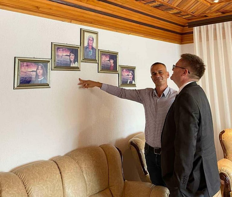 Abbott u bën thirrje Kosovës dhe Serbisë të sigurojnë një përmbyllje të çështjes së të pagjeturve