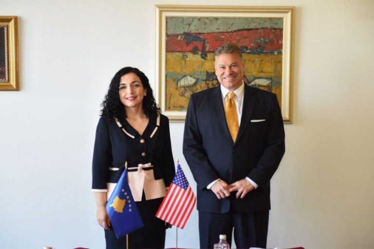 Osmani takohet me Escobarin