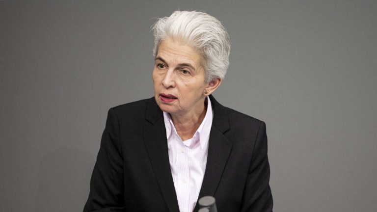 Kryetarja e Komisionit të Mbrojtjes në Bundestag: Konfliktet në Ballkan duhen zgjidhur me diplomaci