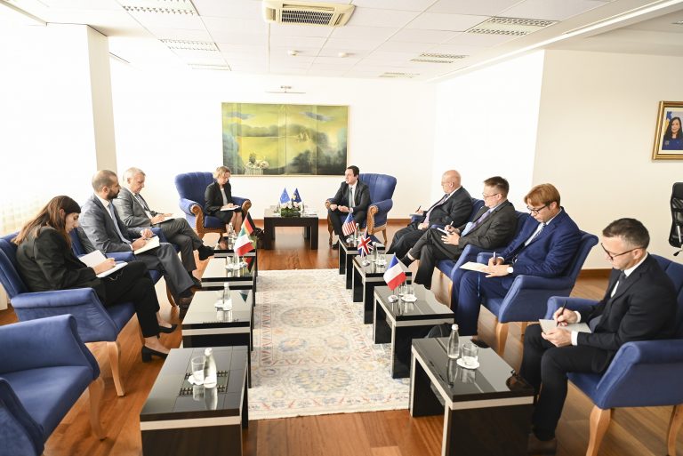 Pas emisarëve, Kurti takoi ambasadorët e vendeve të Quint-it