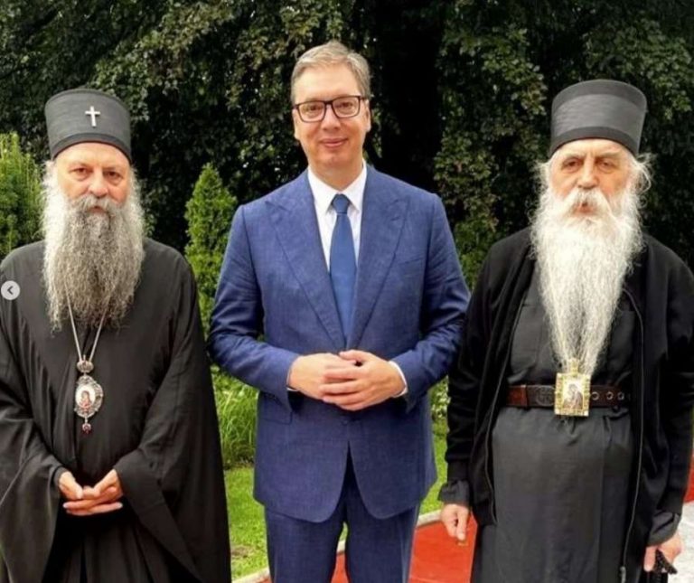 Vuçiqi njofton edhe krerët e kishës për rrjedhën e bisedimeve Kosovë – Serbi