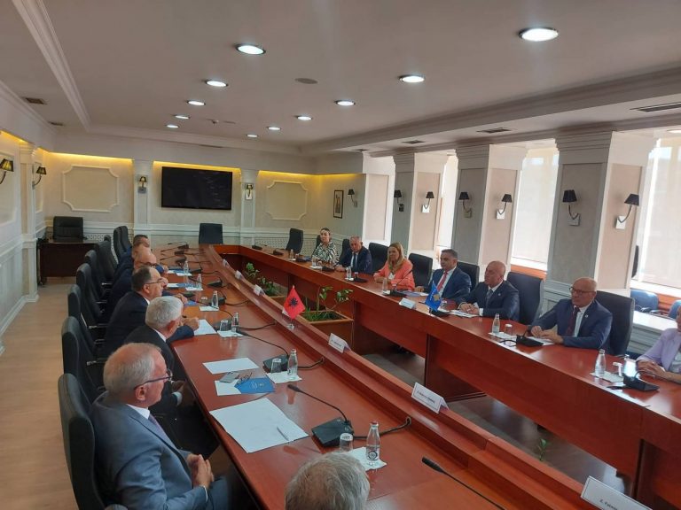 Pas PDK-së, Begaj takohet edhe me përfaqësuesit e AAK-së