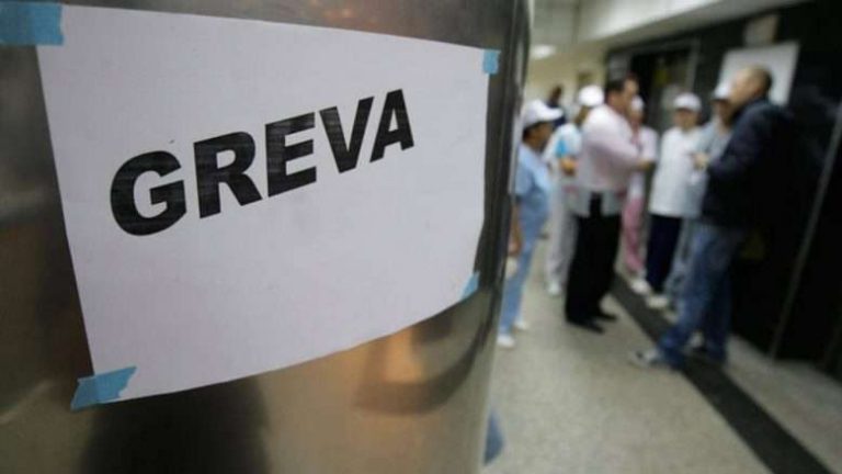 Avokati Smakiqi u del krah grevistëve, ofron ndihmë falas për paditë ndaj Qeverisë