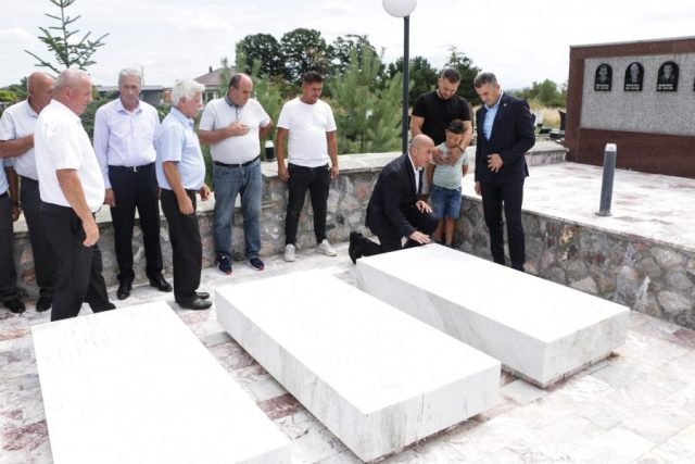 Haradinaj përkujton të rënët e Gllogjanit e Irzniqit