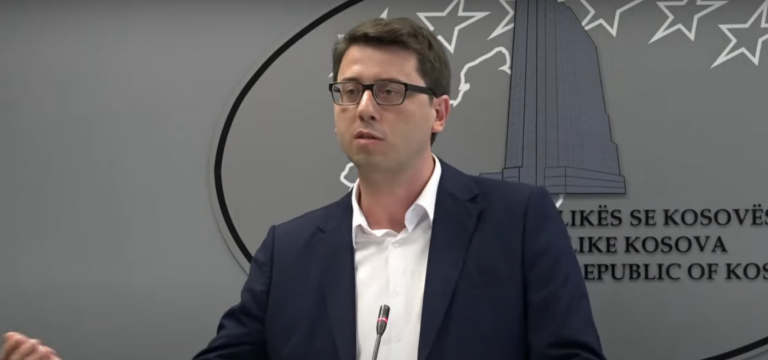 Murati përsërit: Mësimi fillon nesër – ata që janë në grevë pezullohen nga paga