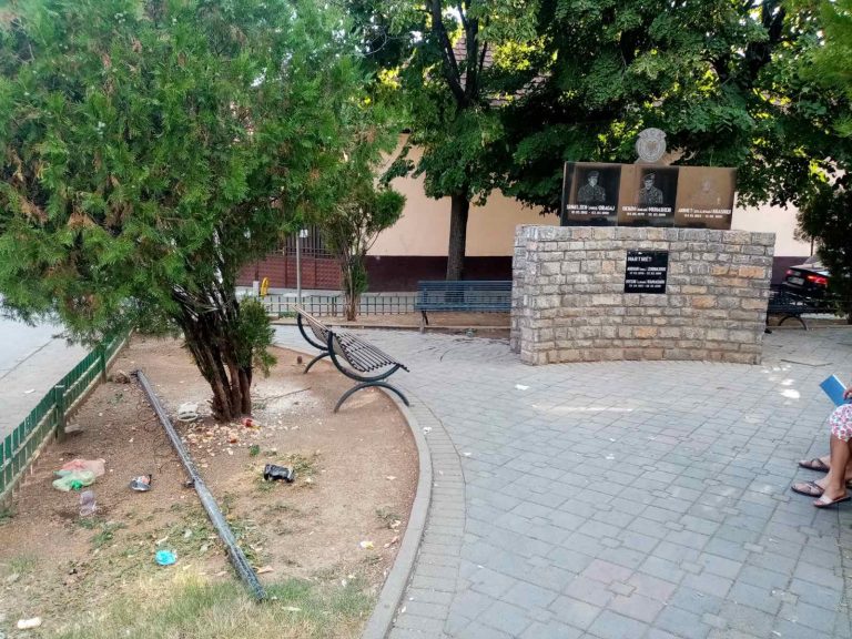 Pamje jo e mirë në Sheshin e Dëshmorëve të lagjes “Kurilla”